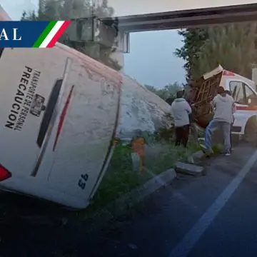 Vuelca transporte de personal en la carretera Tlaxcala-Texmelucan; hay 5 heridos