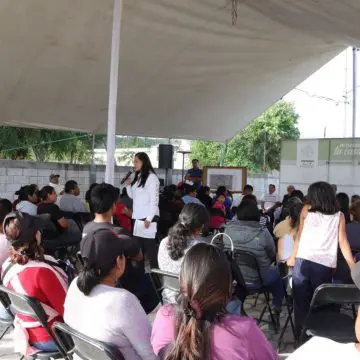 Ariadna Ayala dignifica camino escolar y vecinal en Lomas de Axocopan con pavimentación de la calle Ignacio Zaragoza