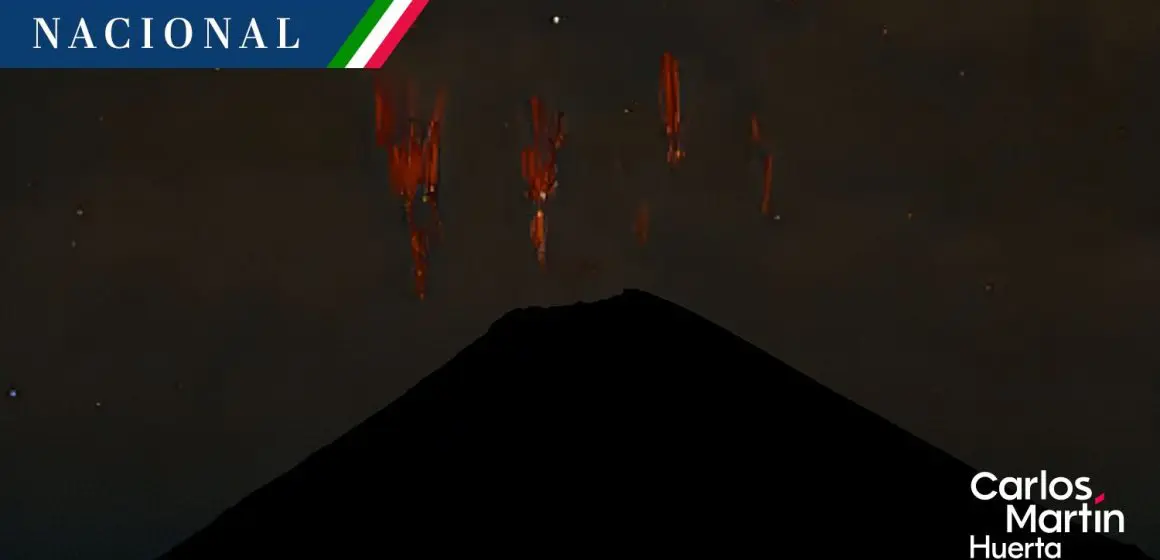Espectáculo natural: Captan ‘sprites’ rojos sobre el Volcán de Fuego en Colima