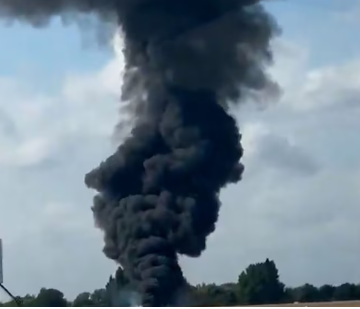 Tragedia en Londres: avioneta se estrella tras despegar en Southend y provoca gran explosión