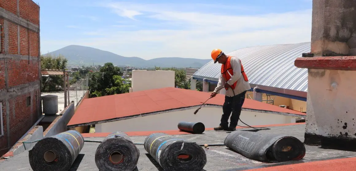 Monitoreo y atención a daños menores en 76 inmuebles escolares por lluvias