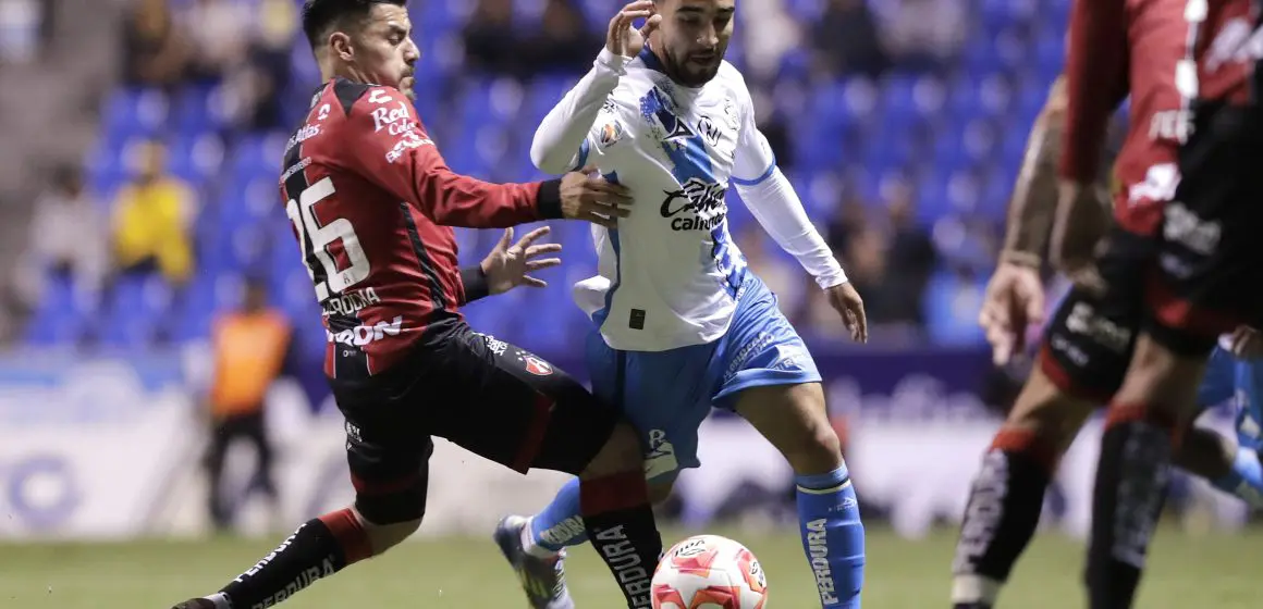 Puebla inicia el Apertura 2025 con derrota ante Atlas en el estadio Cuauhtémoc