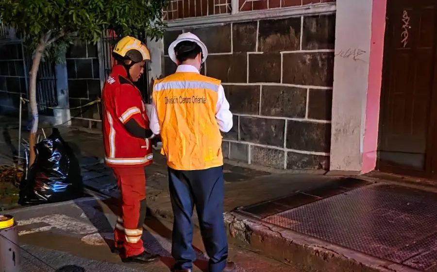 Atiende Protección Civil corto circuito en coordinación con la CFE en el Centro Histórico de Puebla