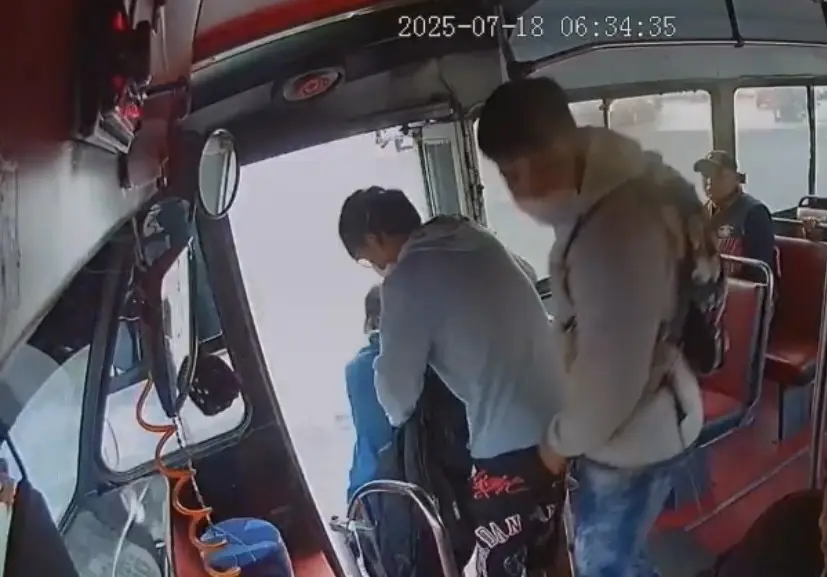 Asalto armado en transporte público de Puebla es captado en video 2 thumbnail IMG 1950