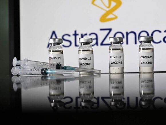 Vacuna de AstraZeneca contra Covid-19 es favorable en adultos mayores