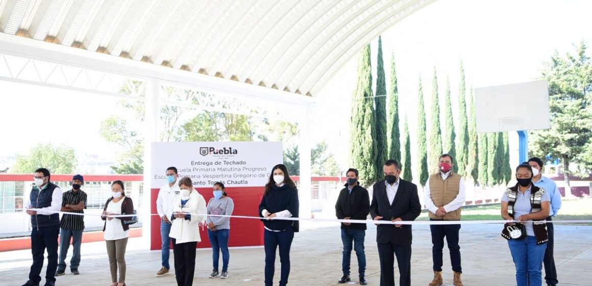 Ayuntamiento de Puebla mejora espacios educativos con más infraestructura en Santo Tomás Chautla