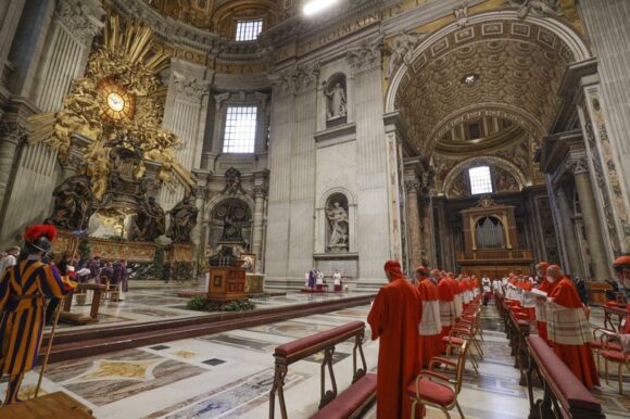 Papa pide no caer en la mediocridad ni buscar “padrinos”