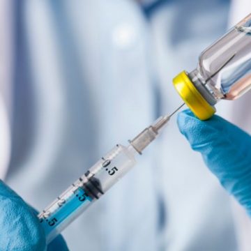 Vacuna de Pfizer es eficaz ante nueva cepa de COVID, prevé la Unión Europea