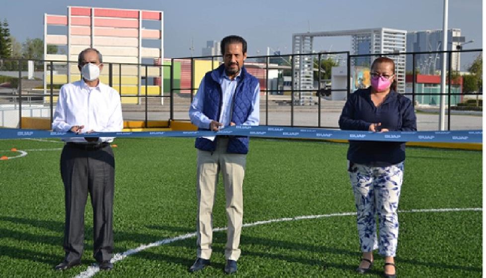 El Rector Alfonso Esparza entrega canchas de fútbol 7 para ARPA y Facultad de Artes