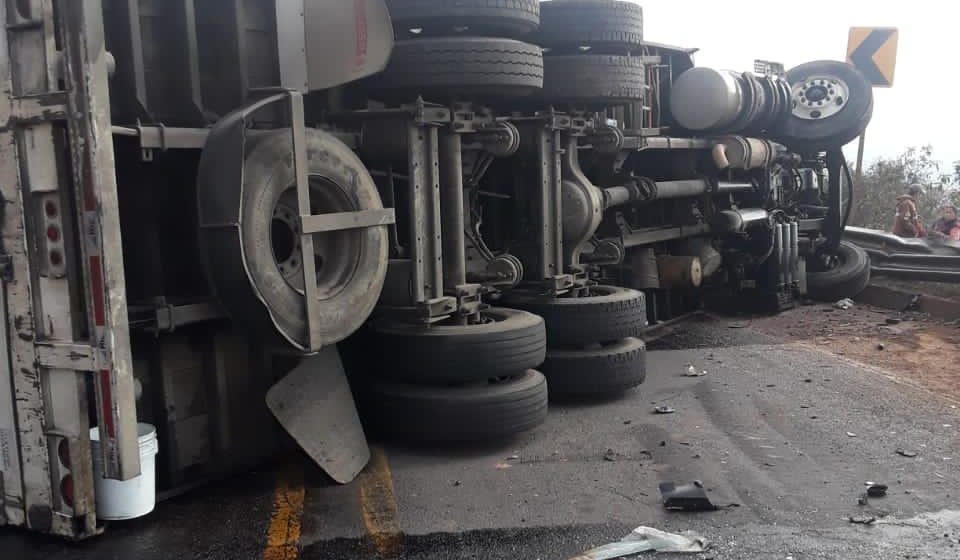 Deja dos muertos accidente automovilístico en Coacoyunga, en Chignahuapan