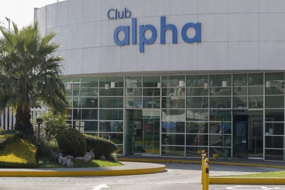 Cierra Club Alpha 4 por crisis económica