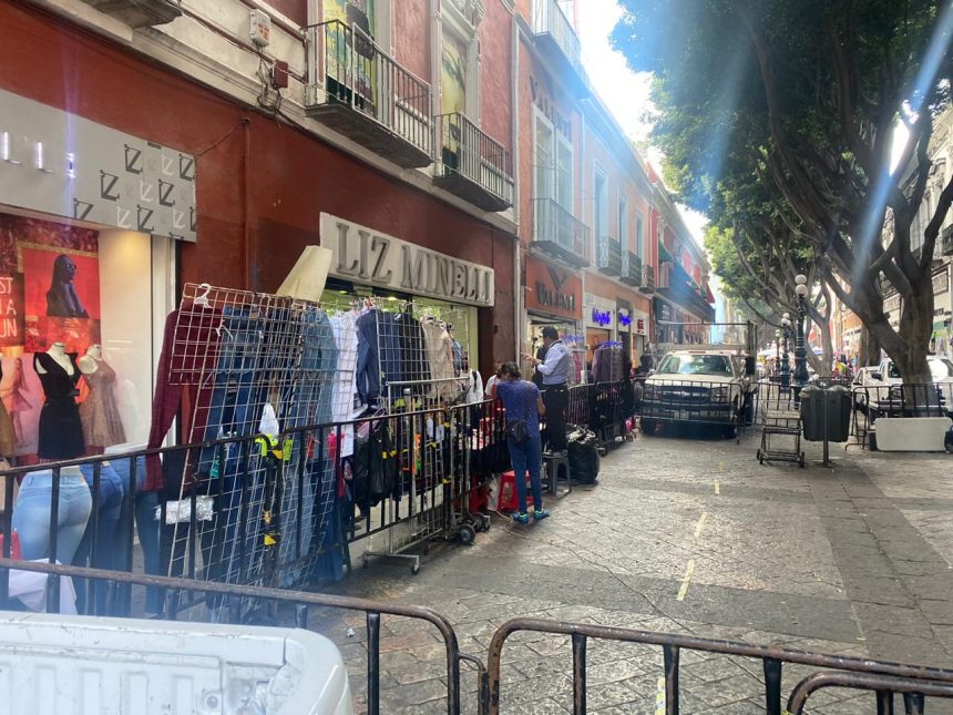 Ambulantes II Con vallas y camionetas el Ayuntamiento no pudo evitar la instalación de ambulantes