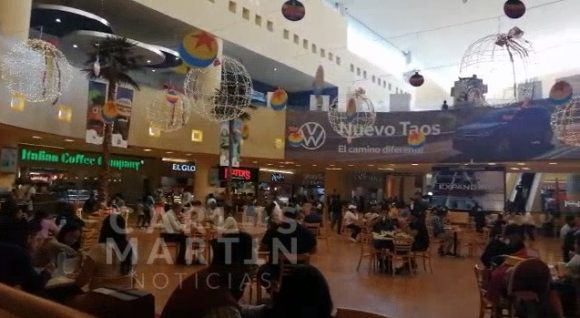 (VIDEO) Llena luce la zona de fast food del centro comercial Angelópolis