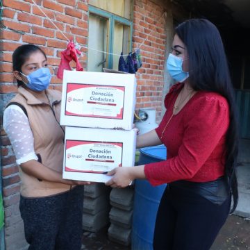 Reciben pobladores de San Pedro Cholula apoyos alimentarios del SEDIF