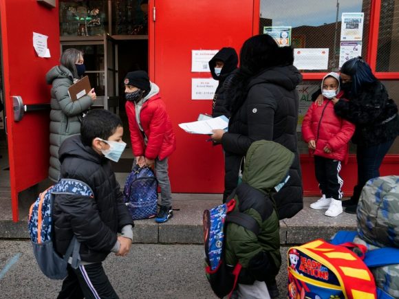 Nueva York vuelve a abrir escuelas primarias