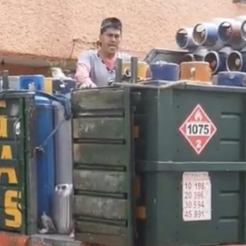 #Viral Repartidor de gas cantando villancicos (VIDEO)