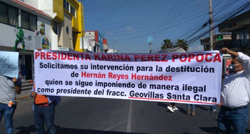 (FOTOS Y VIDEOS) Vecinos de la Reserva Atlixcáyotl piden destitución del presidente de GeoVillas de Santa Clara