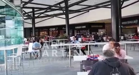 (VIDEO) De manera regular opera el área de comida en el centro comercial Parque Puebla
