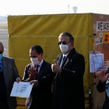 Llegan las primeras vacunas contra el COVID-19 a México