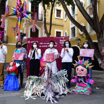 Ayuntamiento de Puebla premia talento poblano en elaboración de piñatas tradicionales