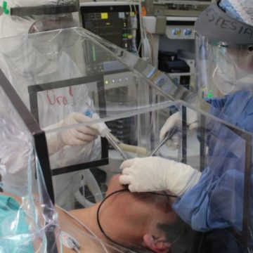 A CDMX llegarán 640 médicos y enfermeros del IMSS para apoyar en pandemia