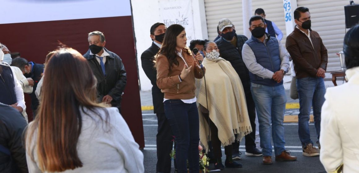 Ayuntamiento de Puebla pone concreto nuevo e instala ciclopista en Diagonal 19 Poniente