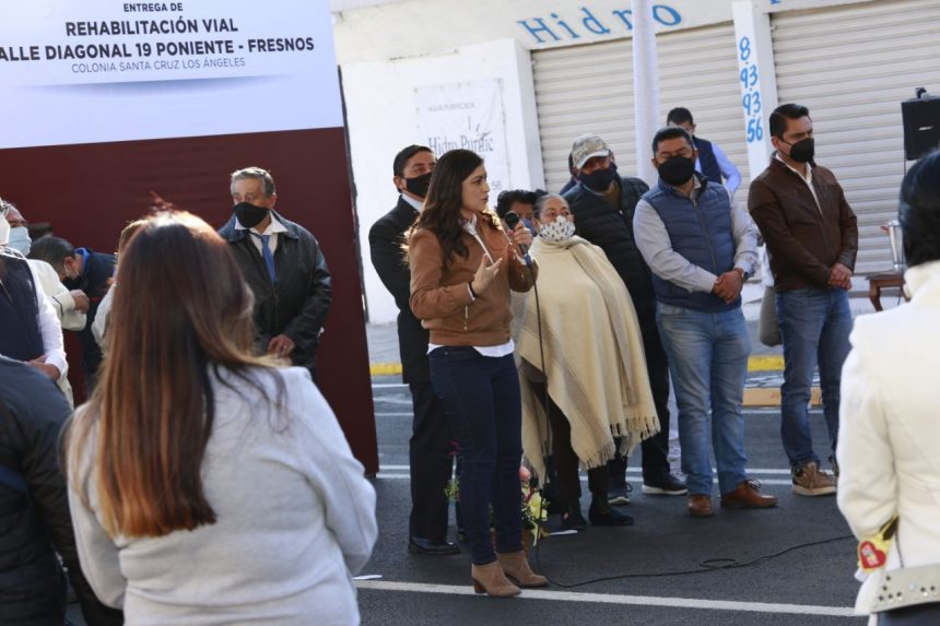 c357670c-2550-4685-a67a-ee36cc13f645 Ayuntamiento de Puebla pone concreto nuevo e instala ciclopista en Diagonal 19 Poniente