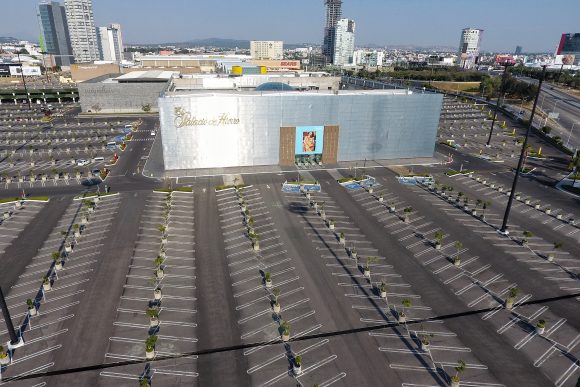 (VIDEO) Por el Día Solidario centro comercial Angelópolis luce cerrado