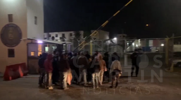 (VIDEO) Reos protestan en el Cereso de San Miguel