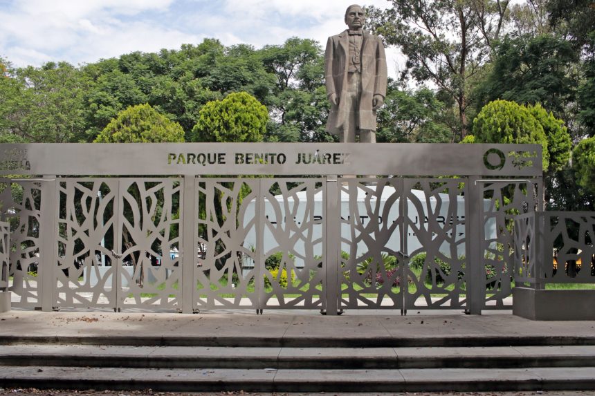 parque-juarez-432440 (Video) Venta de artículos navideños en el bazar instalado en el Parque Juárez