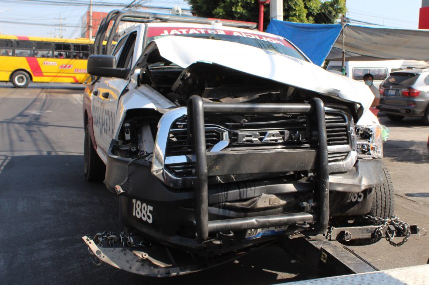 (VIDEO Y FOTOS) Choque entre una patrulla de la Policía Estatal y un vehículo particular