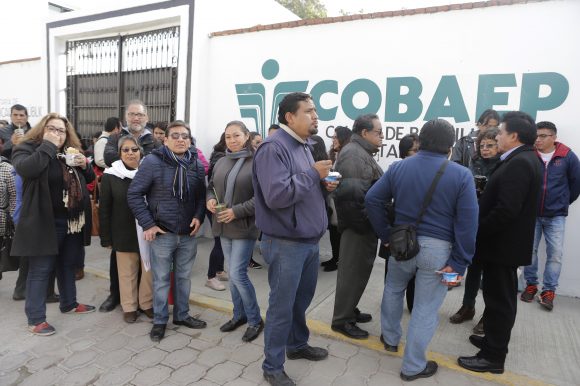 Manifestación de docentes y administrativos de 37 planteles del Colegio de Bachilleres