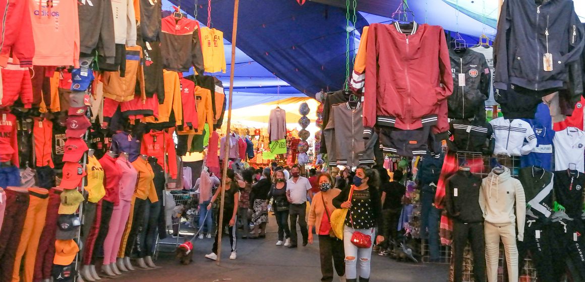 (VIDEO) Poblanos realizan compras de último momento sin sana distancia ni medidas de prevención