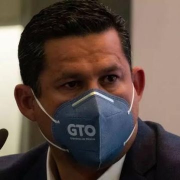 Gobernador de Guanajuato es hospitalizado por COVID-19