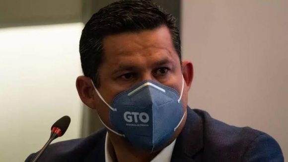 Gobernador de Guanajuato es hospitalizado por COVID-19