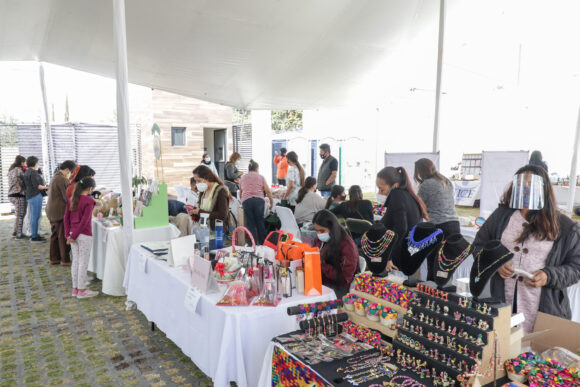 Inauguran El Mercadito Poblano para apoyar mujeres debido al COVID-19