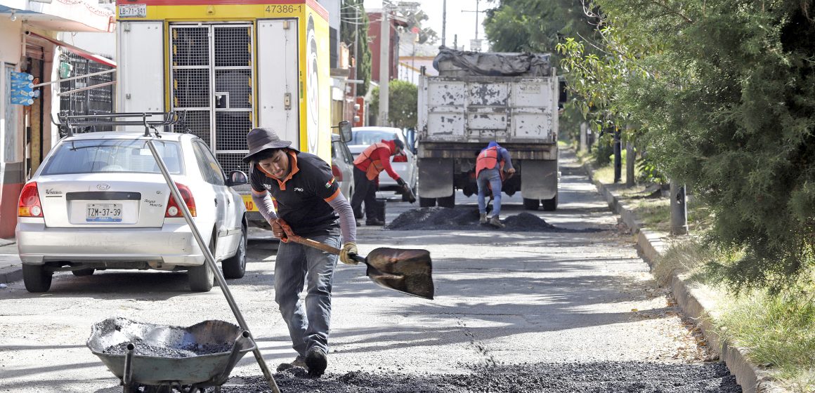 (VIDEO) Rehabilitan calles de la colonia Maravillas