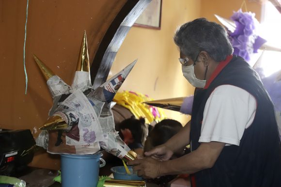 (VIDEO Y FOTOS) El Centro de Capacitación para Invidentes lleva 34 años produciendo piñatas