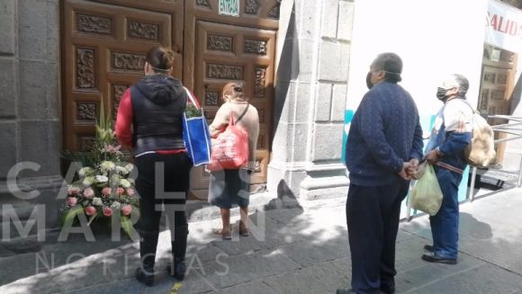 (VIDEO) Acuden feligreses a la iglesia del Señor de las Maravillas pese a estar cerrada