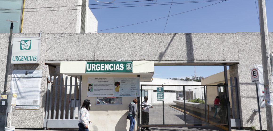 (VIDEO) Esperan informes sin respetar sana distancia, familiares de pacientes