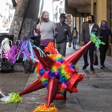 Por pandemia y crisis económica, venta de piñatas cayó 50% en Puebla