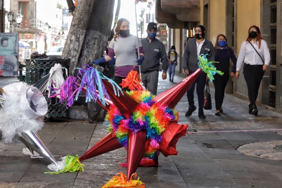 Por pandemia y crisis económica, venta de piñatas cayó 50% en Puebla