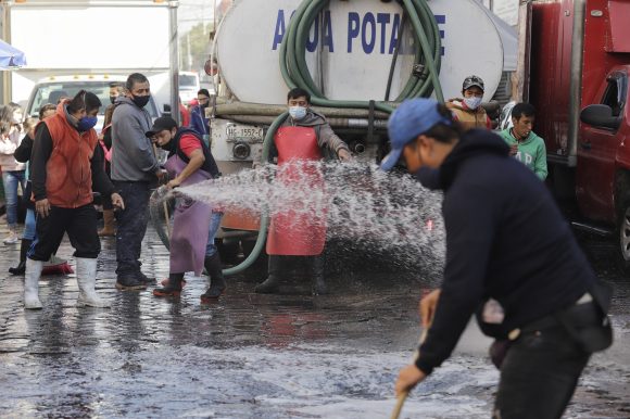 (FOTOS Y VIDEO) Realizan limpieza en el Mercado 5 de Mayo