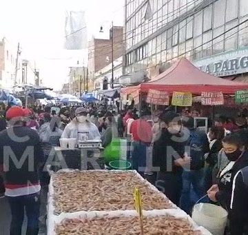 (VIDEO) Así luce el Mercado 5 de Mayo; la gente acude a realizar sus compras navideñas
