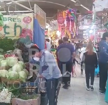 (VIDEO) Realizan compras para la cena de año nuevo en el mercado La Acocota