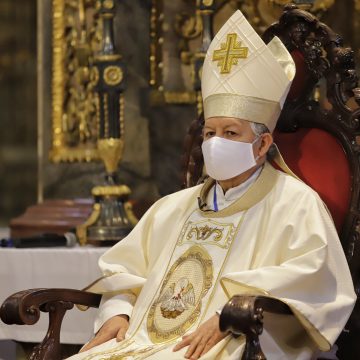 (FOTOS Y VIDEO) Oficia misa el arzobispo en la catedral de Puebla