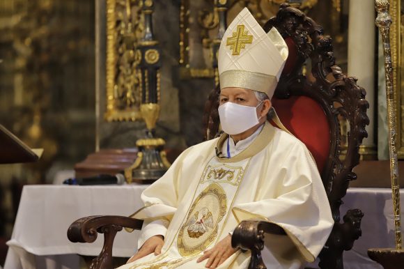 (FOTOS Y VIDEO) Oficia misa el arzobispo en la catedral de Puebla