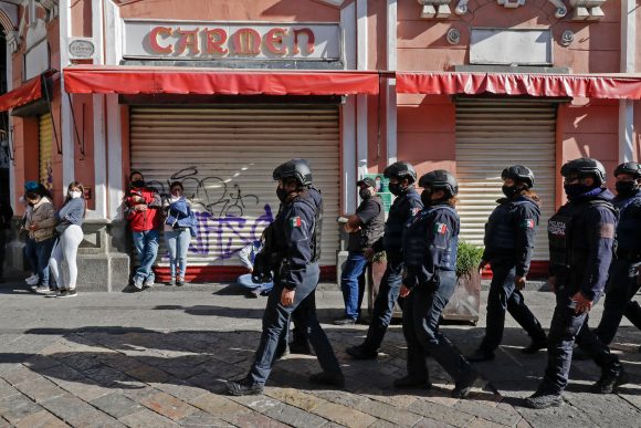 (FOTOS Y VIDEOS) Ambulantes desacatan Decreto y se vuelven a instalarse en 5 de Mayo