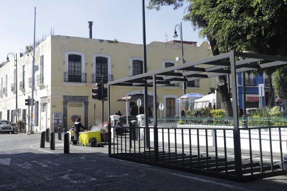 (FOTOS Y VIDEO) Continúa instalación de mobiliario urbano Parklets