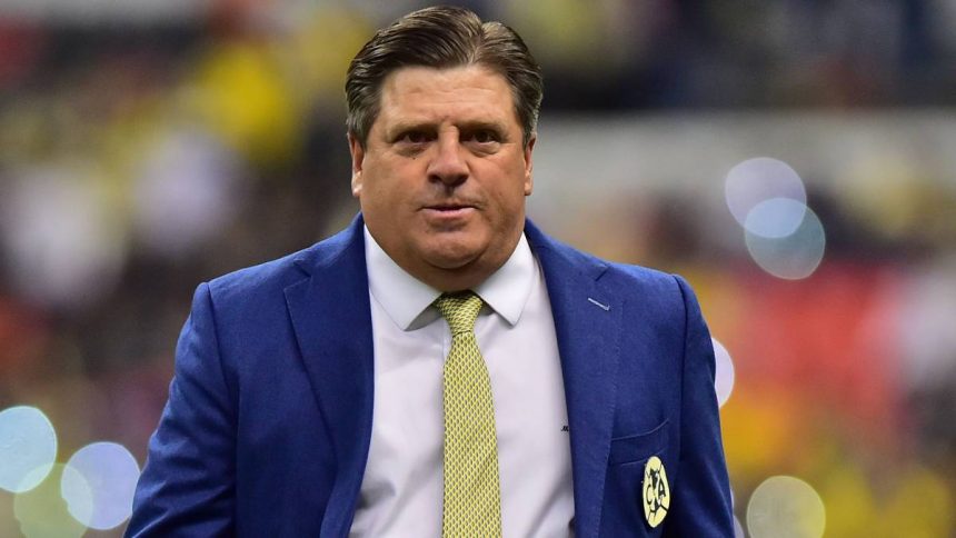 piojo Miguel Herrera está fuera del América